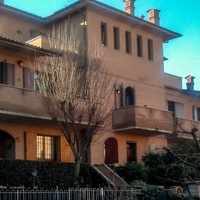 Residenziale con 6 unità abitative. Castelvetro, località Ca' di Sola, via della Resistenza. Anni 1995/96.